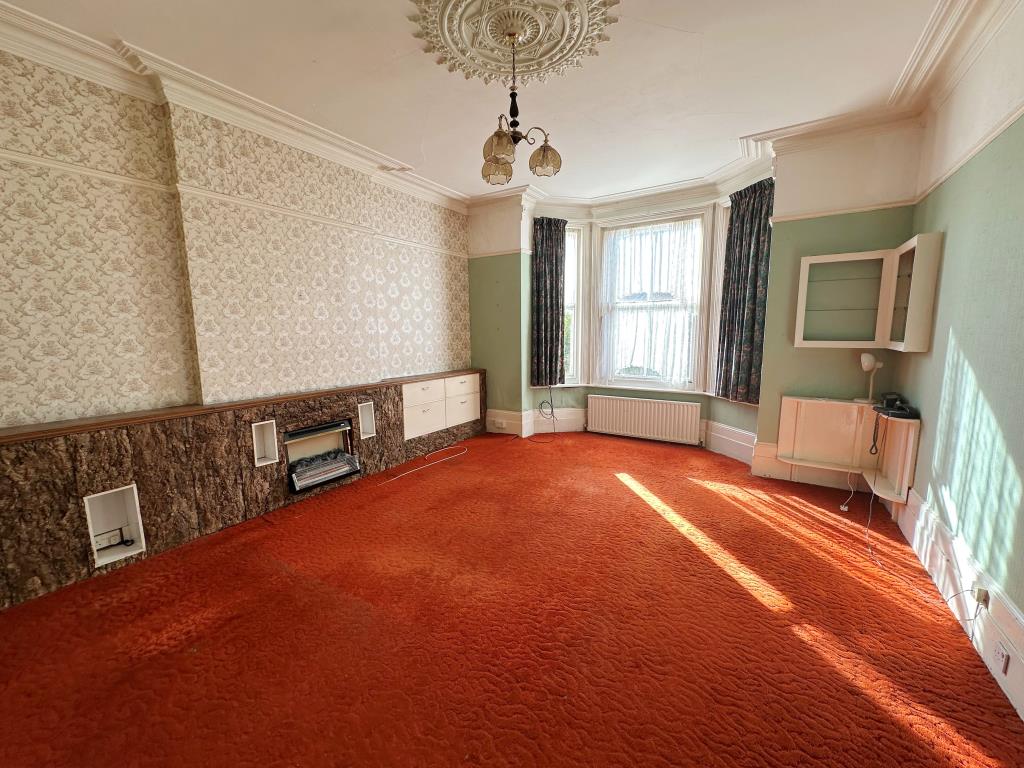 Lot: 141 - THREE-BEDROOM MAISONETTE FOR IMPROVEMENT - Living room with bay window